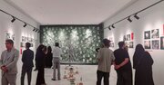 نمایشگاه تجسمی «۱۱۲۲» در بندرعباس گشایش یافت / روایت هنرمندان هرمزگان از فاجعه مدرسه شجره‌طیبه میناب