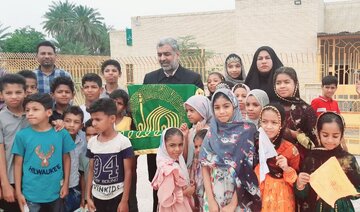 از مساجد کراچی تا عیادت مجروحان؛ پرچم گنبد مطهر امام مهربانی ها مرهم دل‌ها شد