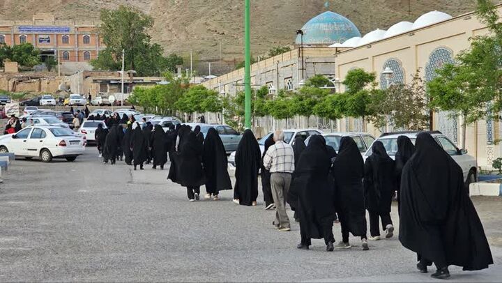 مشارکت بیش از ۸ هزار نفر در برنامه‌های فرهنگی و زیارتی دهه کرامت در کاشان