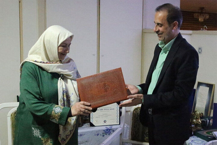 دیدار معاون صدا با عذرا وکیلی؛ شهیدی که مخاطب «سلام کوچولو» بود