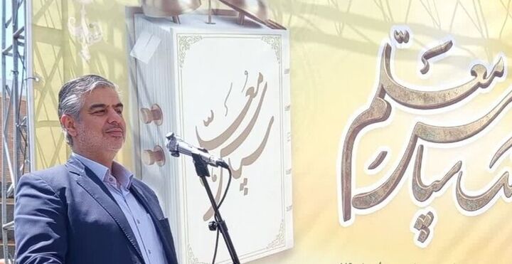 تجلیل از مجاهدت و فداکاری معلمان ضروری است