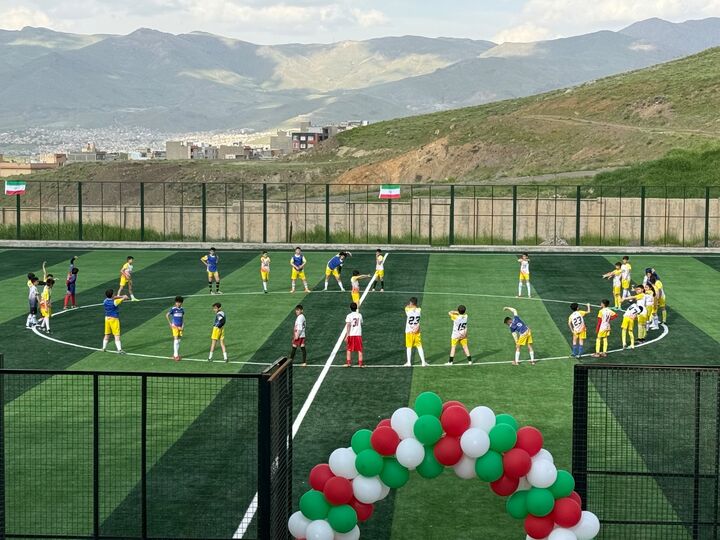 بهره‌برداری از بزرگ‌ترین زمین چمن مصنوعی دانش‌آموزی کشور در سنندج