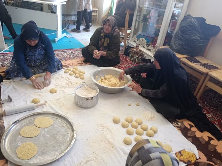 از دل مسجد تا خط مقدم همدلی؛ عطر نان «کاکولی» مرغملک برای رزمندگان اسلام