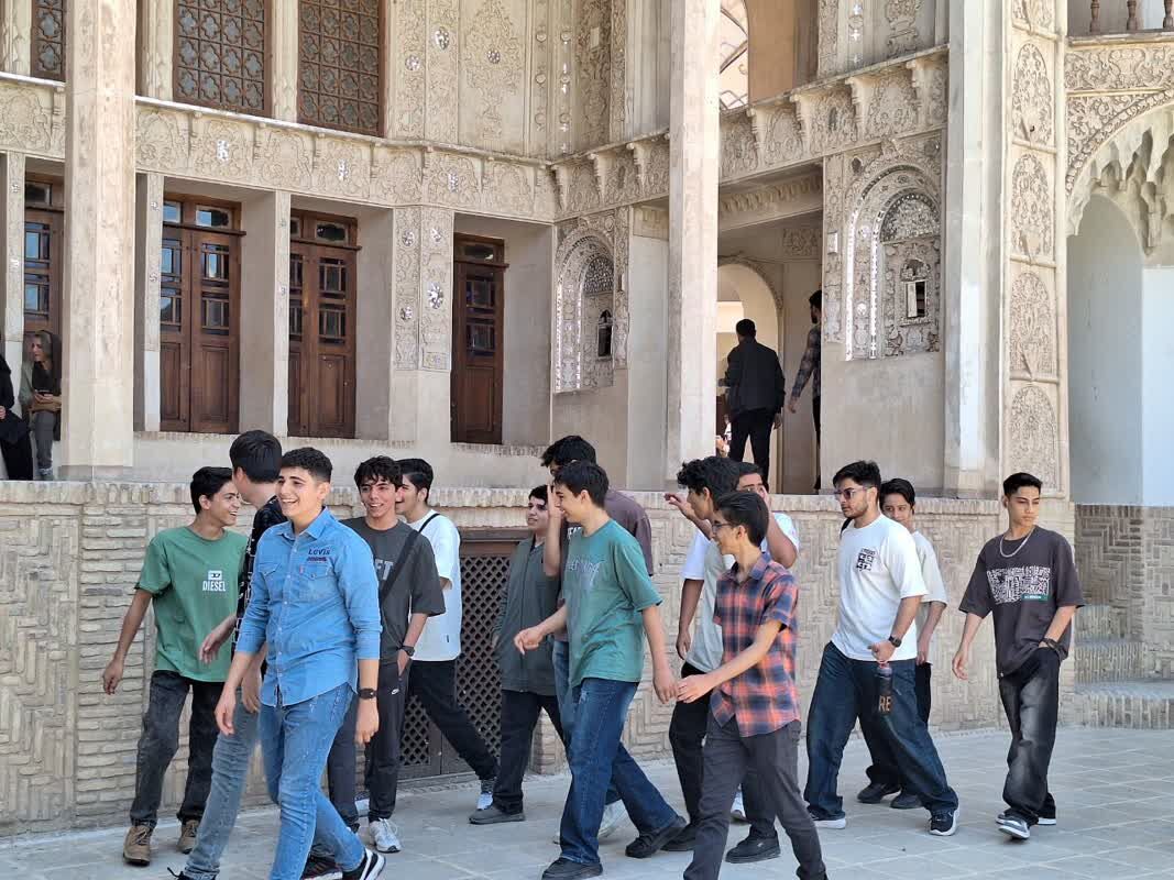 مشارکت بیش از ۸ هزار نفر در برنامههای فرهنگی و زیارتی دهه کرامت در کاشان