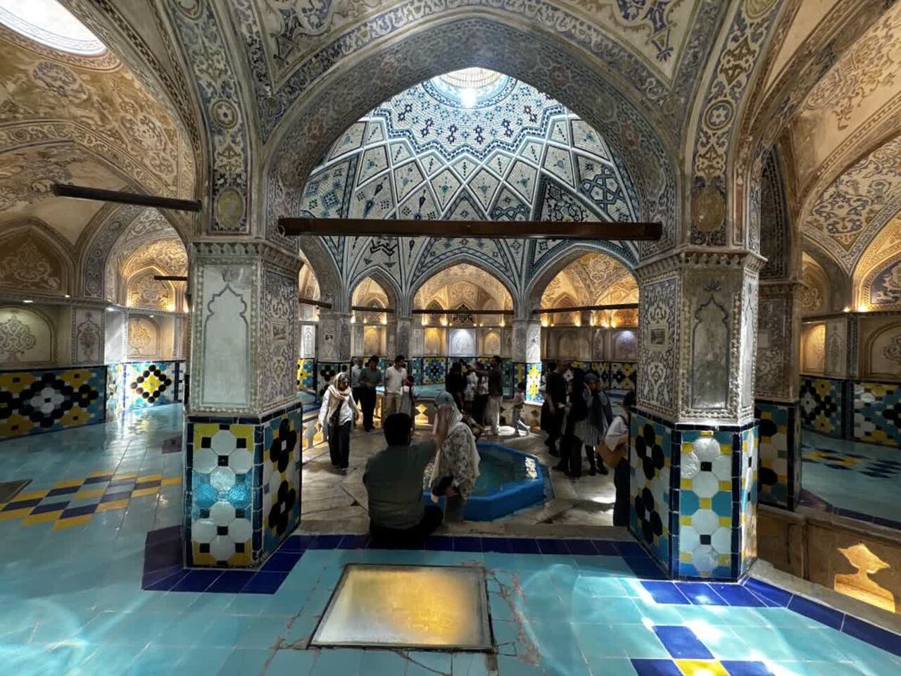 مشارکت بیش از ۸ هزار نفر در برنامههای فرهنگی و زیارتی دهه کرامت در کاشان