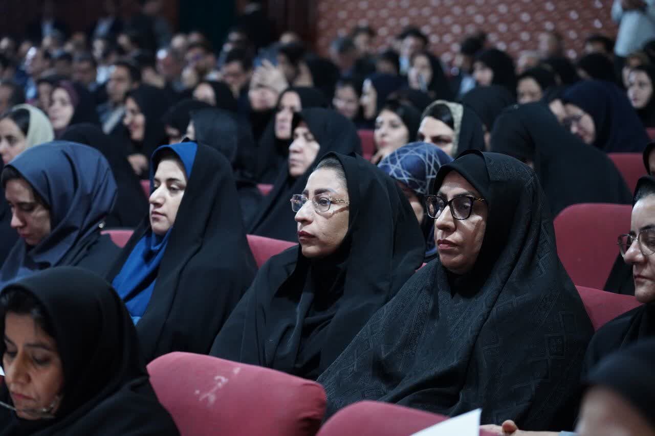 گرامیداشت معلمان یک وظیفه همگانی برای دولت و ملت است