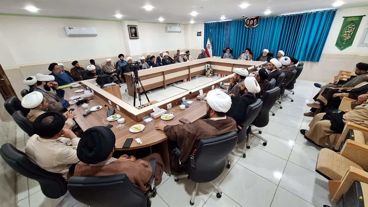 مسجد باید پایگاه انقلاب و مقاومت مردم در برابر توطئه دشمنان باشد