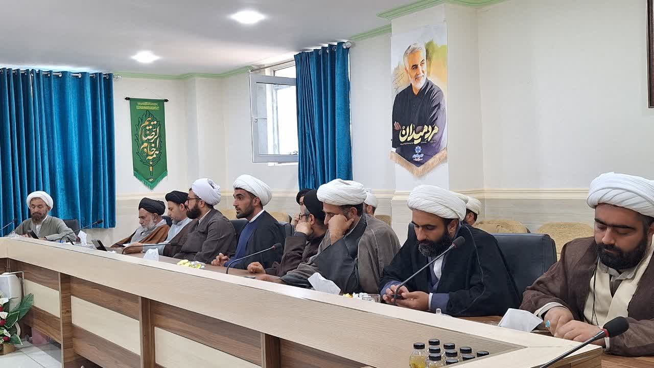 مسجد باید پایگاه انقلاب و مقاومت مردم در برابر توطئه دشمنان باشد