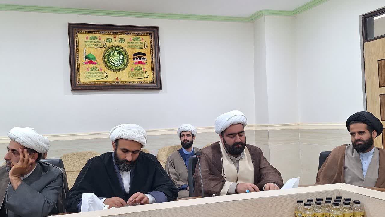 مسجد باید پایگاه انقلاب و مقاومت مردم در برابر توطئه دشمنان باشد