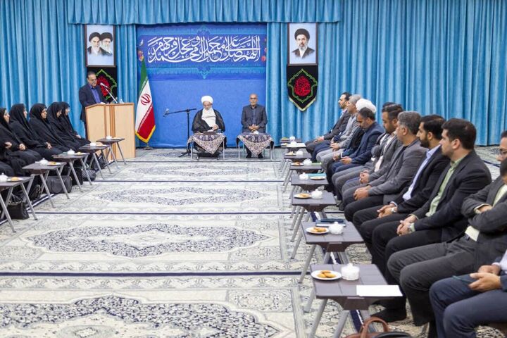 امام جمعه یزد: بصیرت افزایی و هدایت دانش آموزان از مهمترین  رسالت معلمان است