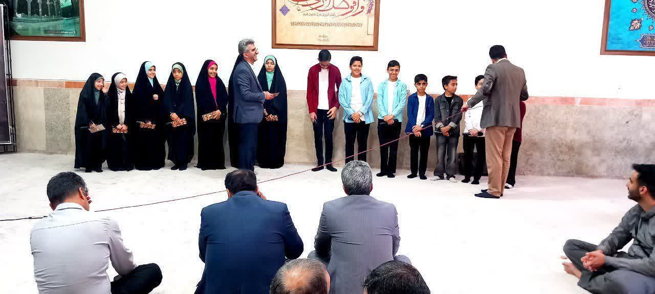 گروه سرود نسل ظهور سمنان «ایران آبادم» را اجرا کردند