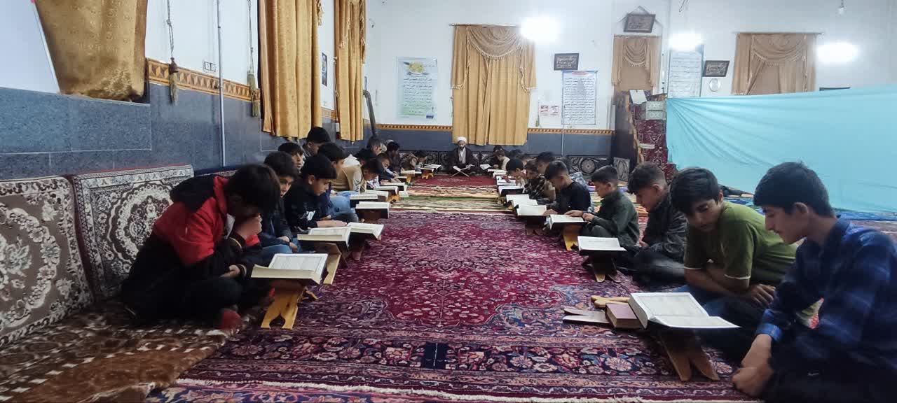 محفل قرآنی نوجوانان در چهاربرج؛ یادبود شهدا و رویش نسل نور