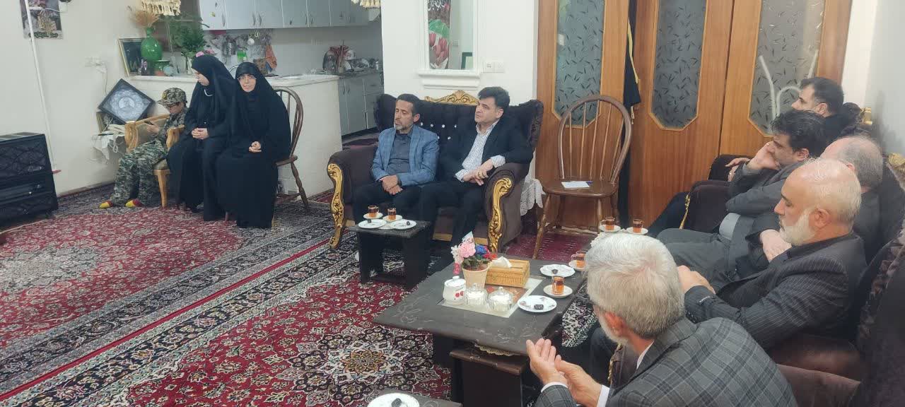 دیدار مدیر کل و معاونین صداوسیمای استان سمنان با خانواده شهید جنگ رمضان&nbsp;