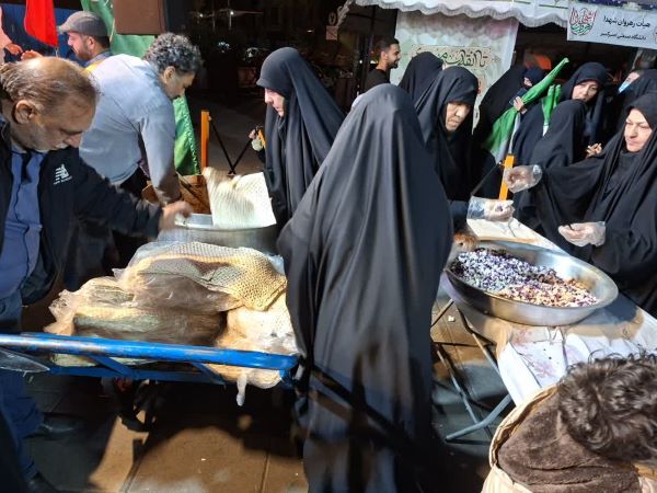 روایتی از خدمات موکب باب النجاه الامه  در قلب چهار راه ولیعصر(عج) 
