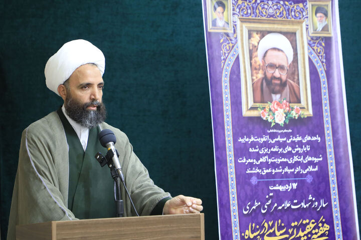 راه رسیدن به قله، تبیین اندیشه‌های نورانی امامین انقلاب است
