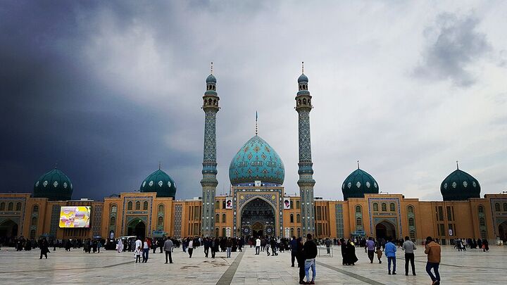 غذای تبرکی سفره صاحب الزمان در آستان مقدس مسجد جمکران
