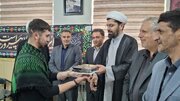 سازندگان ماکت حسینیه اعظم در کتابخانه ۱۵ خرداد روستای قره‌باغ تقدیر شدند