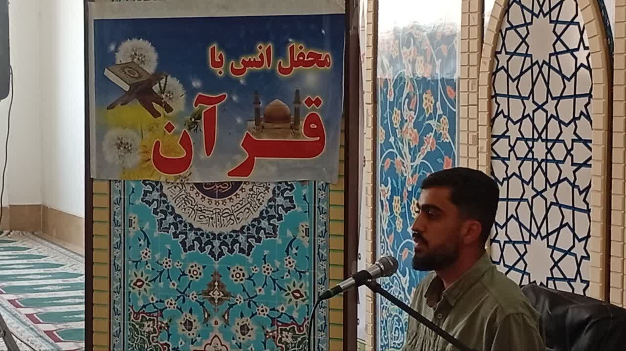 برگزاری کرسی هفتگی تلاوت و تفسیر قرآن در حرم احمد بن اسحاق (ع) سرپل ذهاب