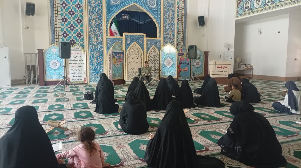 برگزاری کرسی هفتگی تلاوت و تفسیر قرآن در حرم احمد بن اسحاق (ع) سرپل ذهاب