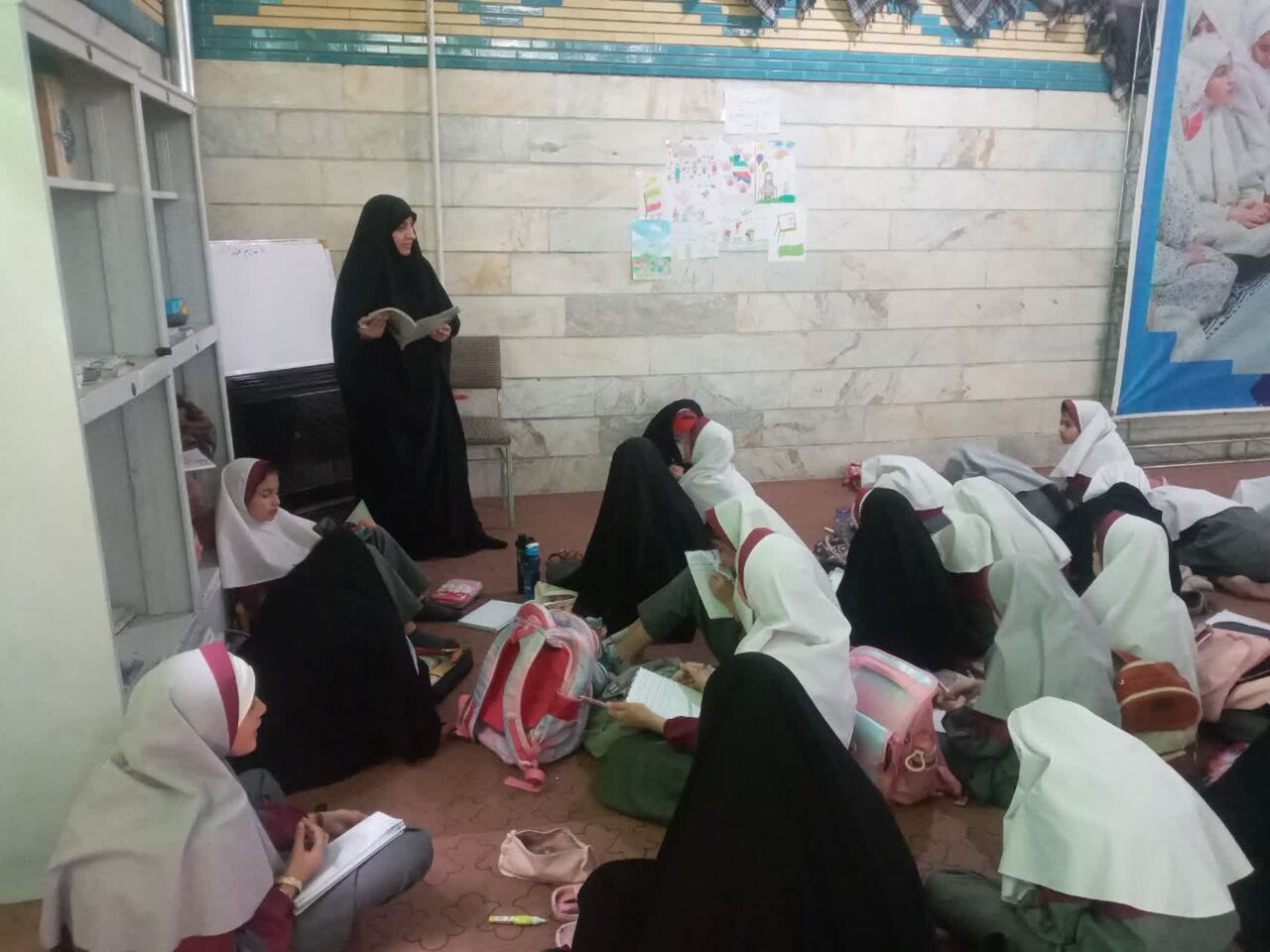 آغوش مسجد، گرمتر از کلاس درس؛ روایتی از ایثار معلمان جهادگر در خط مقدم جنگ تحمیلی