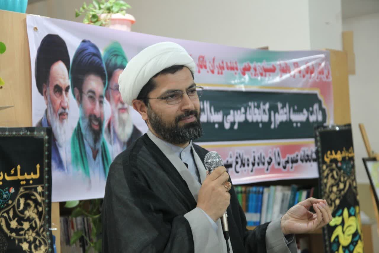 سازندگان ماکت حسینیه اعظم در کتابخانه ۱۵ خرداد روستای قرهباغ تقدیر شدند