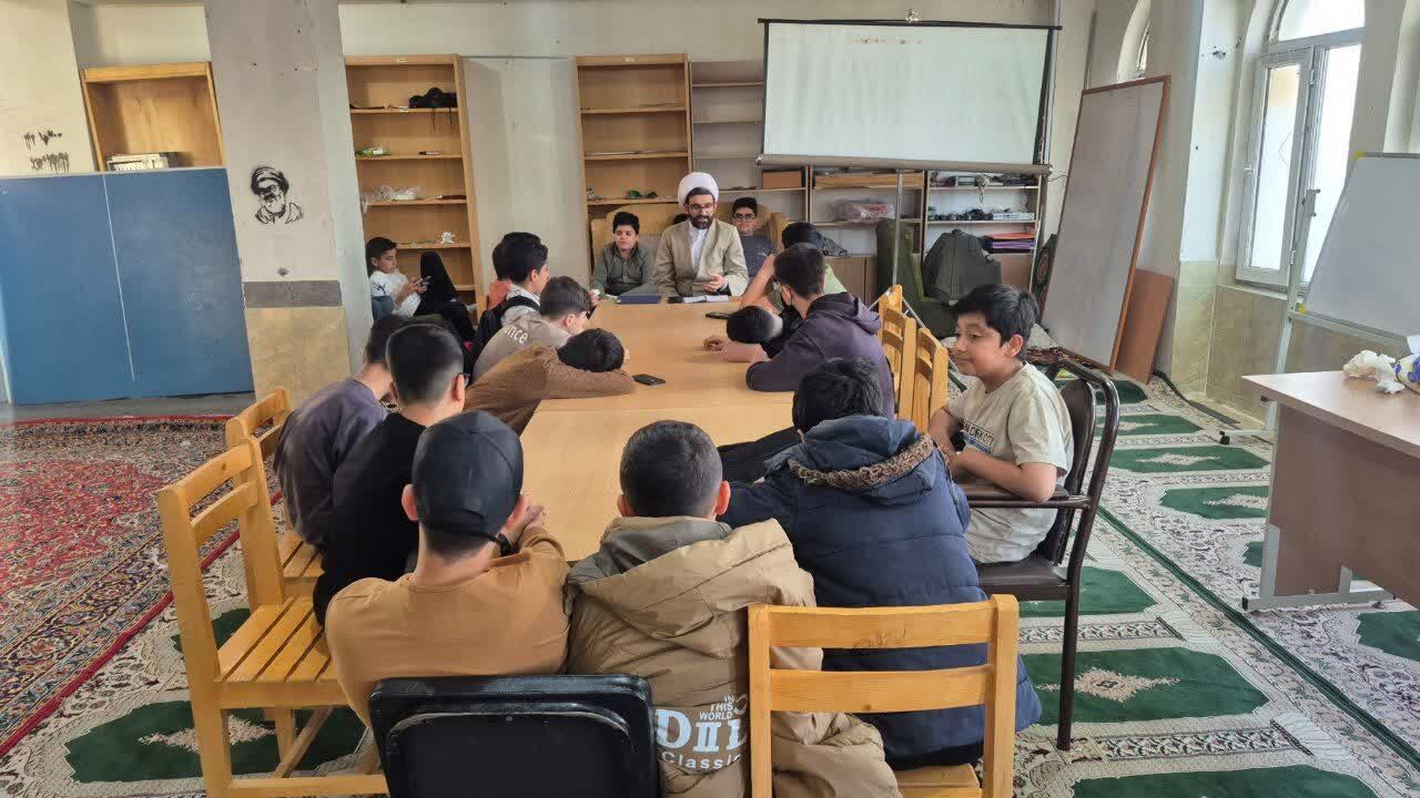 وقتی یک روحانی دل نوجوانان را با مسجد پیوند زد؛ شکوفایی شور فرهنگی در کانون «ضیافت» بروجن