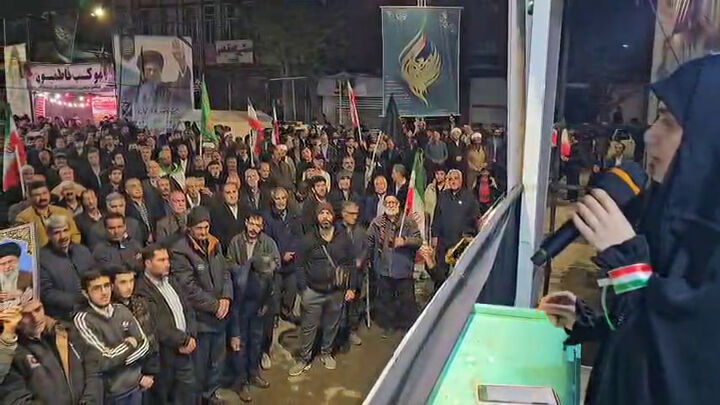طنین شعر انقلاب در سنقروکلیایی؛ بانوان حماسه‌ساز در خط مقدم روایت فرهنگی