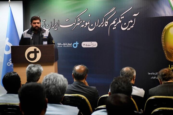 امروز کارگران در خط مقدم جبهه اقتصادی کشور قرار دارند