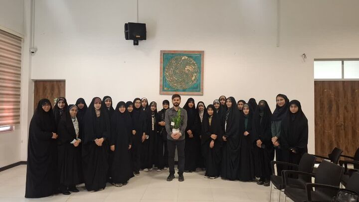 از اساتید جهادی دوره آموزشی رسانه‌ای «مهدخت» با حضور دختران مسجدی تجلیل شد