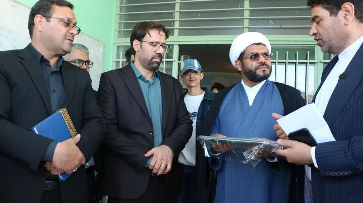 تجهیزات هوشمندسازی به مدارس خدابنده اهدا شد