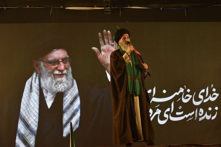 ملت ایران پای عزت و اقتدار نظام ایستاده است