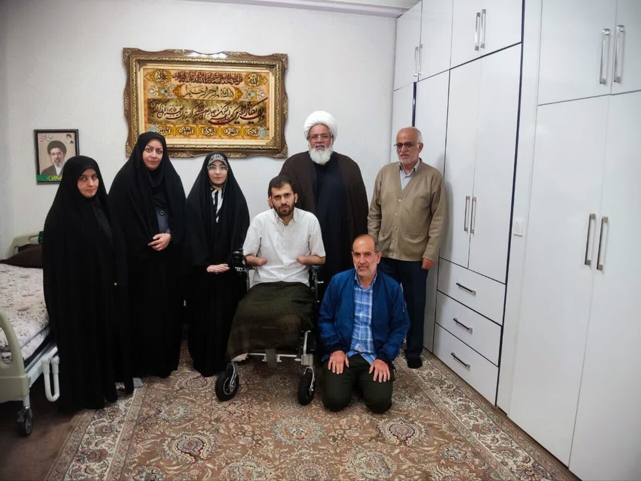 تجلیل از شهید زنده‌ای که دست‌ها و پاهایش را در جنگ رمضان کنار لانچر تقدیم خاک ایران اسلامی کرد