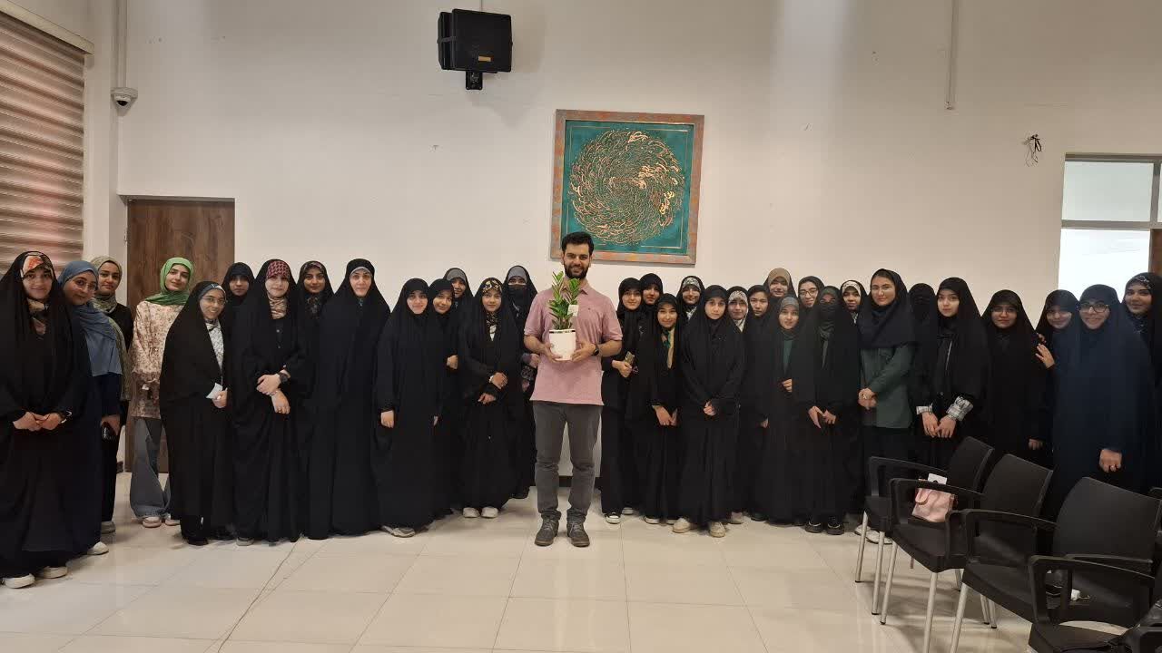 از اساتید جهادی دوره آموزشی رسانه‌ای «مهدخت» با حضور دختران مسجدی تجلیل شد