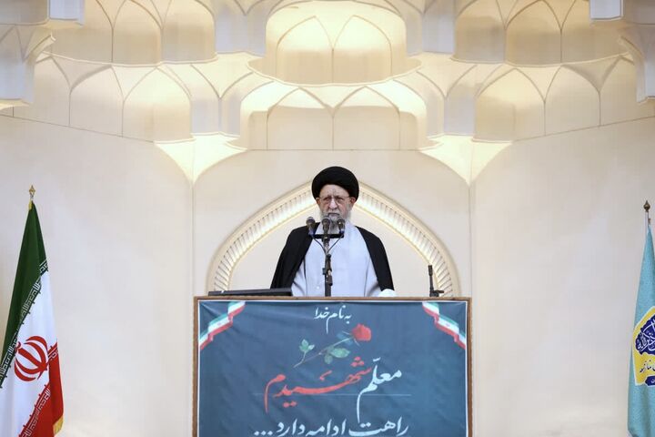 تنگه هرمز فتح‌المبین جمهوری اسلامی در نبرد با دشمنان است/ معلمان سازندگان آینده کشورند
