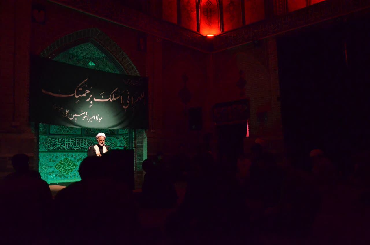 مساجد و مدارس دینی را پایگاه خیر و برکت کنیم
