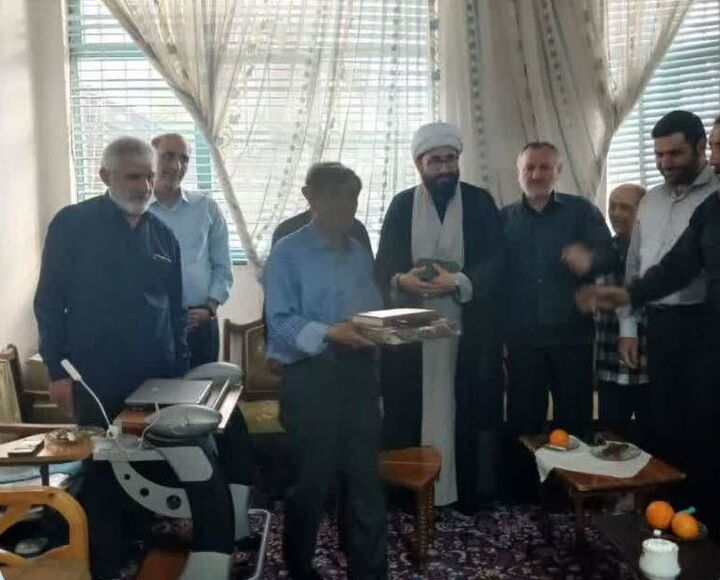 خانواده‌های شهدا سرمایه‌های معنوی جامعه هستند