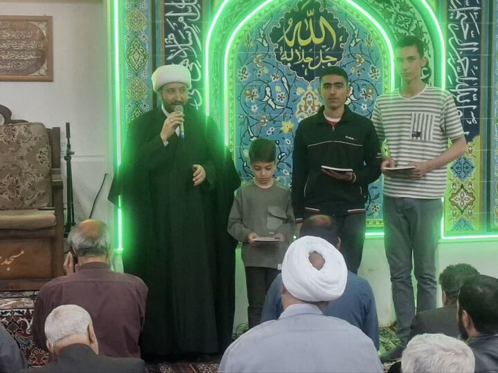 تقدیر از حافظان خردسال و نوجوان قرآن در مسجد جلالی 