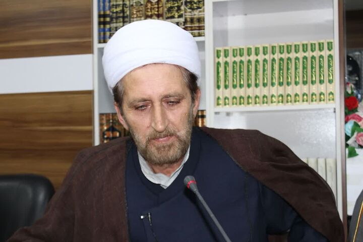 مسلمانان باید با اقتدار در برابر دشمنان بایستند