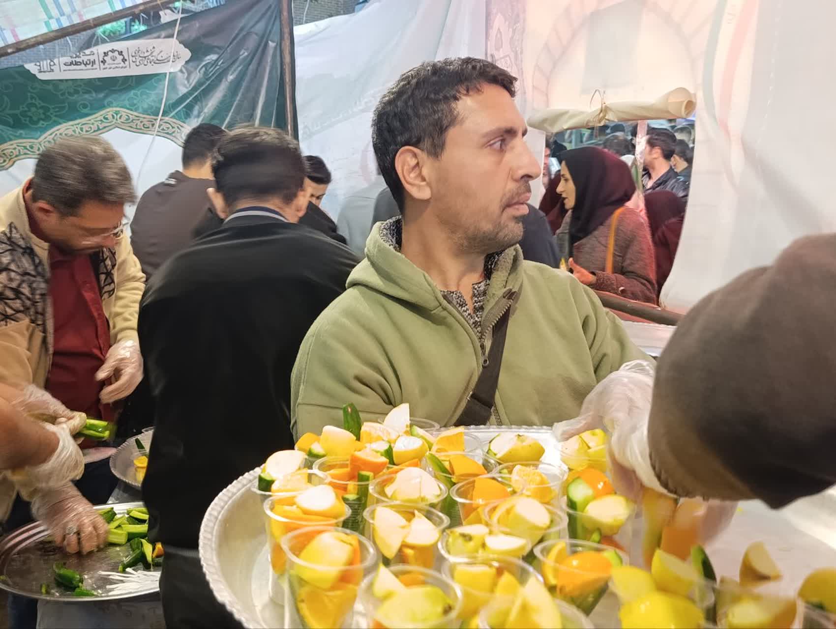 میزبانی با رنگ و عطر میوه در تجمعات شبانه