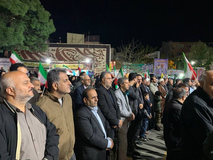 هفتادمین شب از تجمع سنندجی ها در حمایت از انقلاب اسلامی ایران