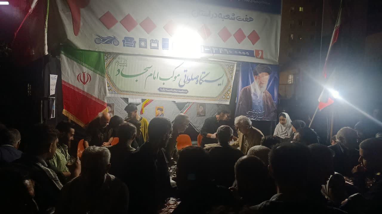 ایستگاه صلواتی مسحد سجادیه نکا؛ جلوه‌ای از همدلی مردمی در اجتماع اقتدار