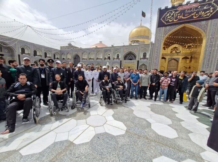 بازماندگان ناو دنا در حرم حضرت معصومه سلام الله