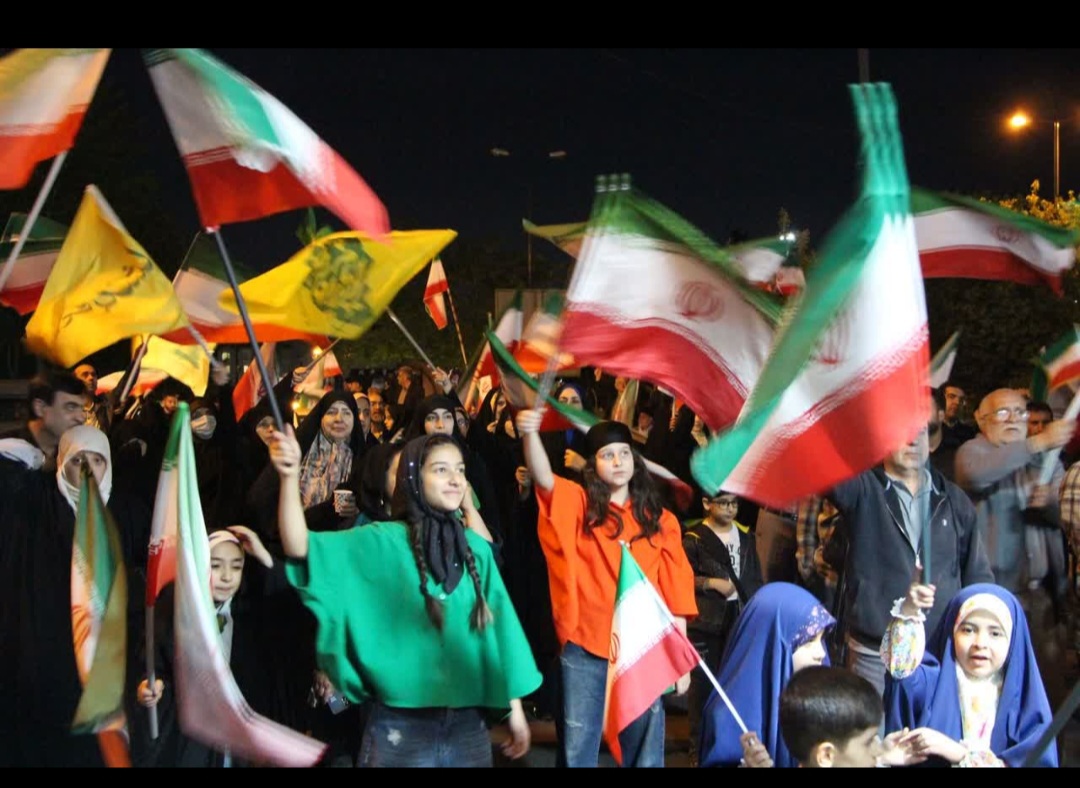 جلوه همدلی و اتحاد در مسجد آشتیانیها با حضور پررنگ خانوادهها و نوجوانان