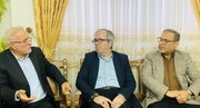 دیدار مسئولان با خانواده شهدا، تجدید پیمان با آرمان‌های انقلاب