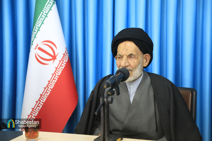 انتقاد امام جمعه بیرجند از بی‌اثر بودن افزایش حقوق‌ها در بهبود معیشت