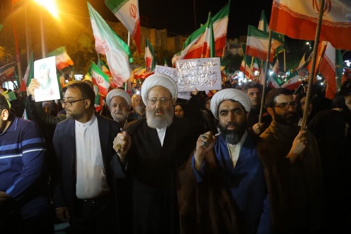 رهبریِ مقتدر، مردمِ متّحد و نیروهای مسلّح قوی، سه رکنِ پیروزی بر دشمنان است