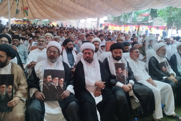 برگزاری اجتماع باشکوه شهادت امام خامنه‌ای در پیشاور پاکستان