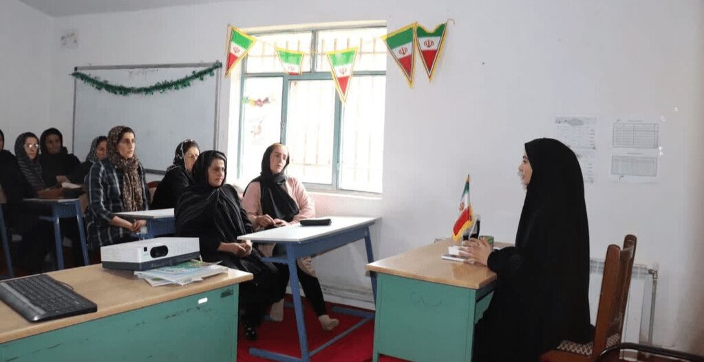 جهادگران در کجور و لبخند امید بر لبان دانش‌آموزان چناربن