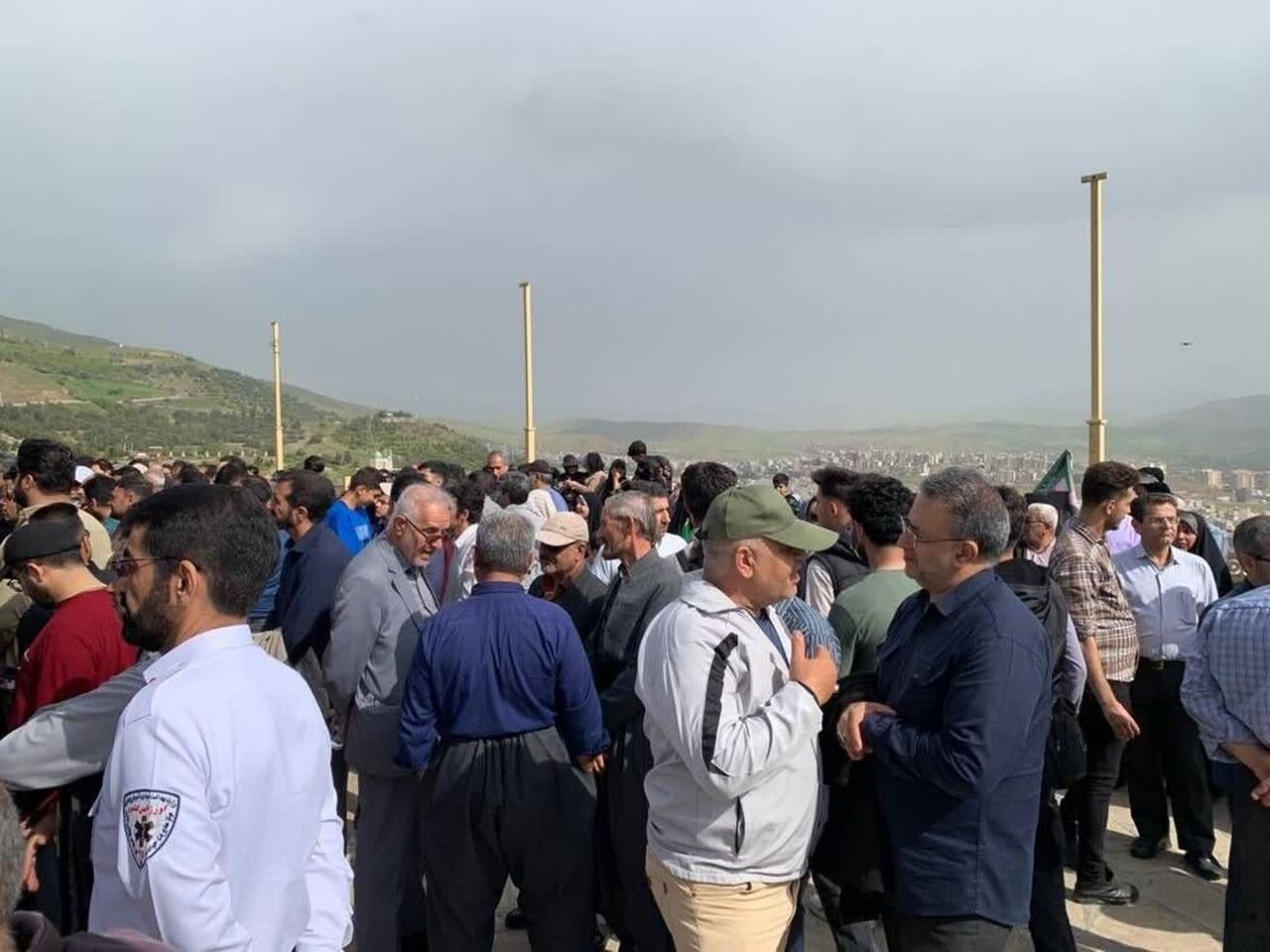 آبیدر میزبان گامهای همدلی؛ سنندج در سالروز سفر تاریخی رهبر شهید، صحنه وحدت و نشاط خانوادگی شد