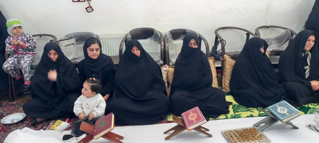 عطر قرآن و یاد شهدا در مسجد شهدای باروق/ محفل نورانی بانوان زینبی برگزار شد